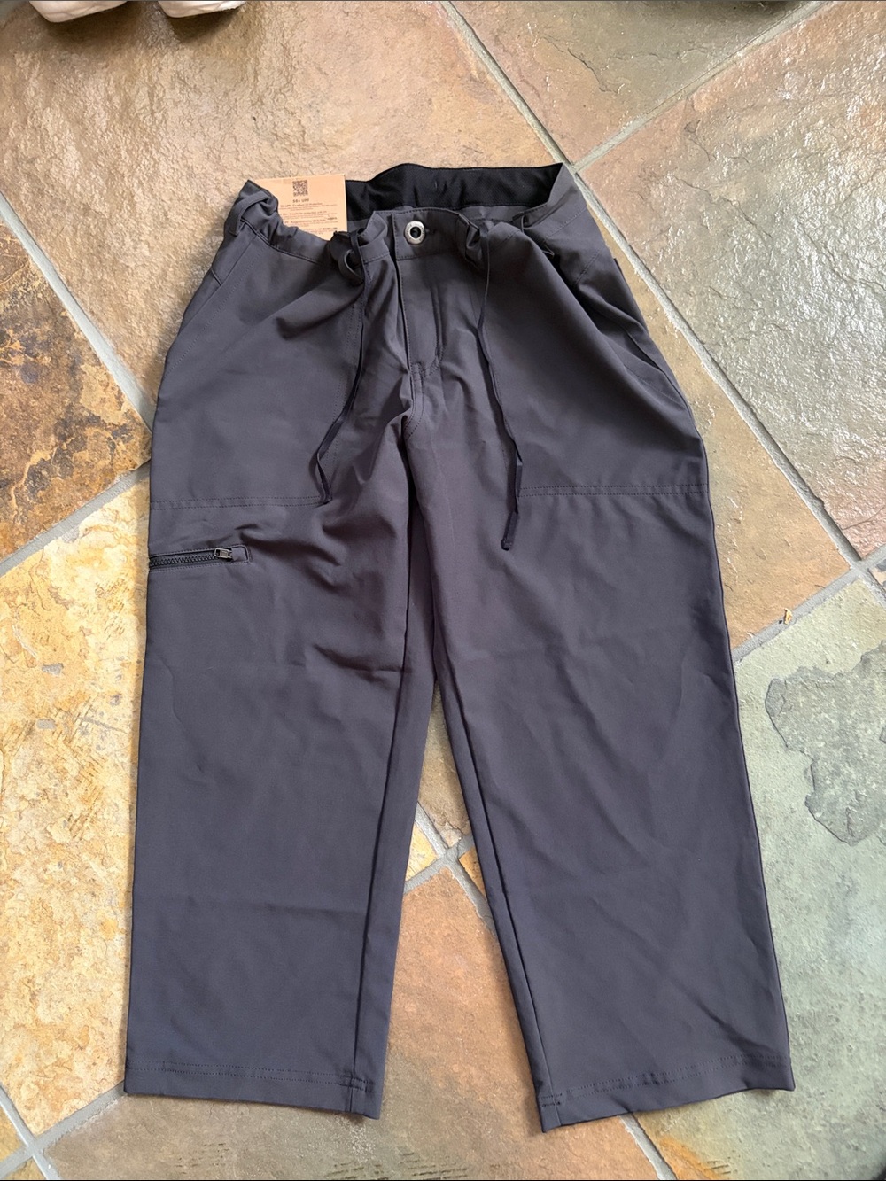 Patagonia Women's Dark Gray Stretch Capris - Picture 6 of 7